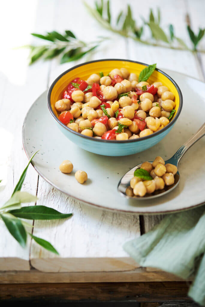 Salade de pois chiches, tomates et menthe