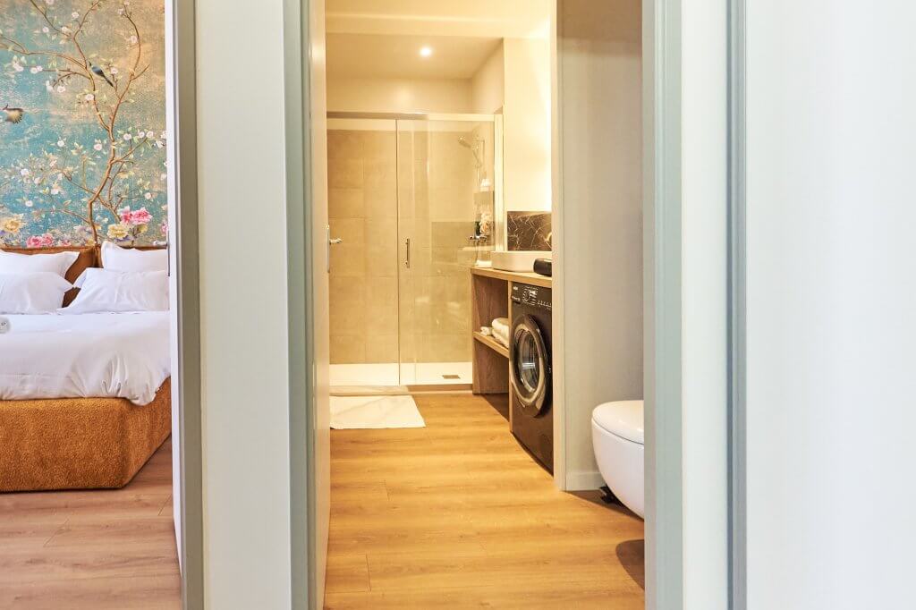 Chambre et salle de bain moderne et design dans Airbnb